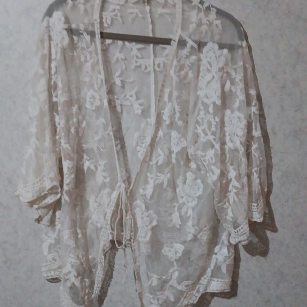 Umgee Tan and White Sheer Tie Front Blouse